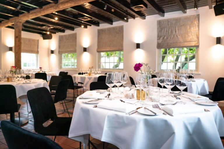 ingedekte zittafels vergaderlocatie Eindhoven