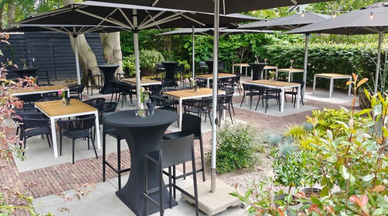 Groen privé terras vergaderlocatie Eindhoven